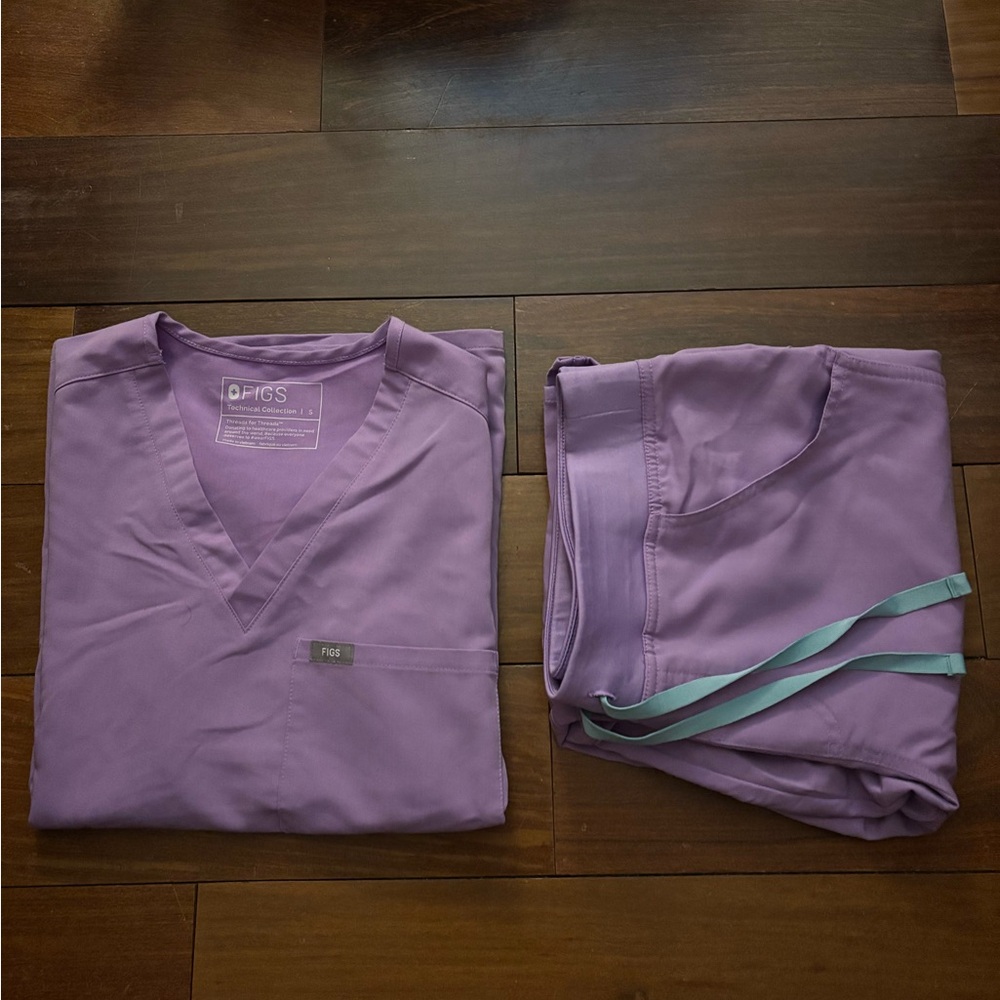 Lilac Dawn Figs Scrub Set